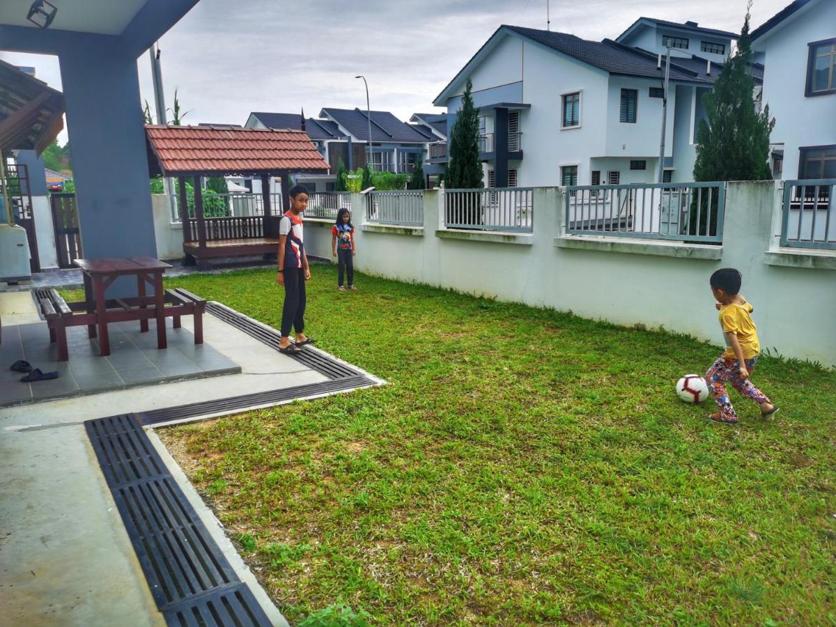 Pesona Suri Homestay Batu Pahat Exteriör bild